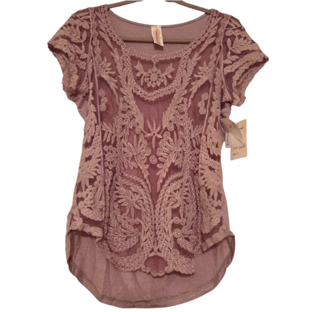 NWT Lavender Lace Short Sleeved Blouse Women's Small
